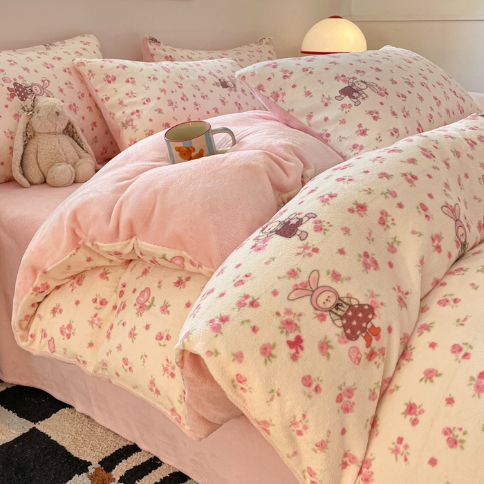 91家纺网 家纺一手货源 找家纺 玉海棠家纺 2025新款A类加厚牛奶绒印花四件套 小兔舞