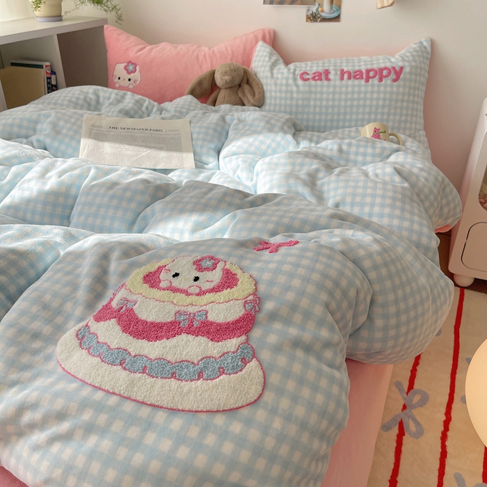 91家纺网 家纺一手货源 找家纺 雨帆家纺 2025新款高克重牛奶绒毛巾绣四件套系列 蛋糕猫