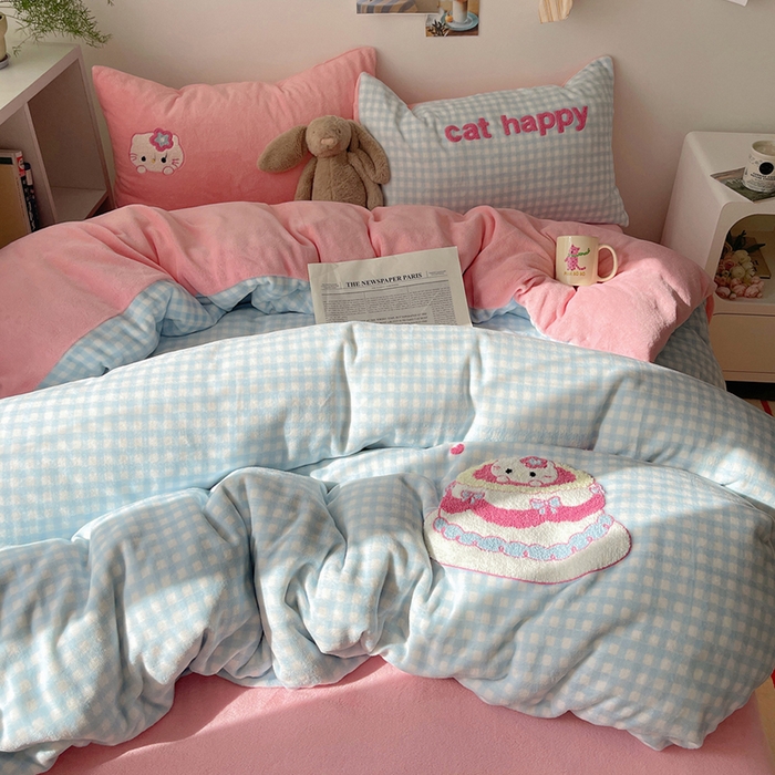 91家纺网 家纺一手货源 找家纺 雨帆家纺 2025新款高克重牛奶绒毛巾绣四件套系列 蛋糕猫