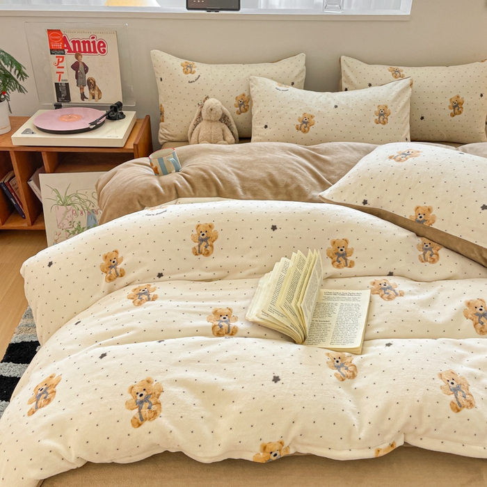 91家纺网 家纺一手货源 找家纺 玉海棠家纺 2025新款A类加厚牛奶绒印花四件套 星空熊仔