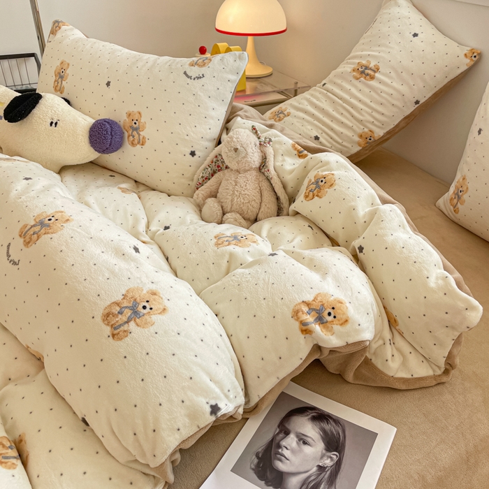 91家纺网 家纺一手货源 找家纺 玉海棠家纺 2025新款A类加厚牛奶绒印花四件套 星空熊仔