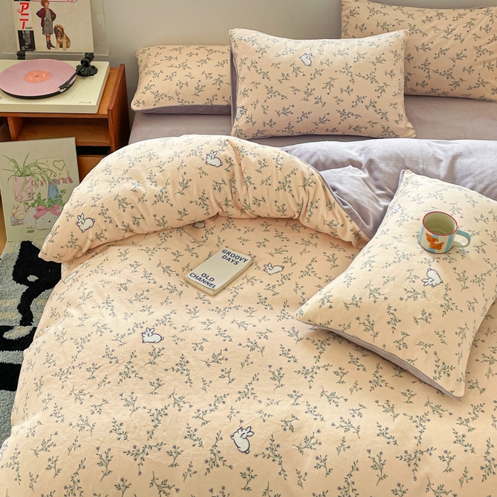 91家纺网 家纺一手货源 找家纺 玉海棠家纺 2025新款A类加厚牛奶绒印花四件套 枝枝兔