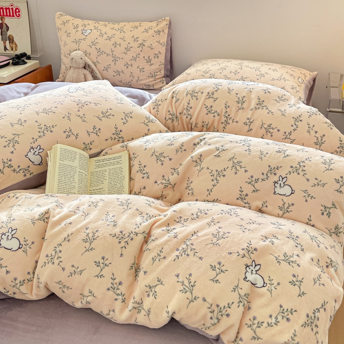 91家纺网 家纺一手货源 找家纺 玉海棠家纺 2025新款A类加厚牛奶绒印花四件套 枝枝兔