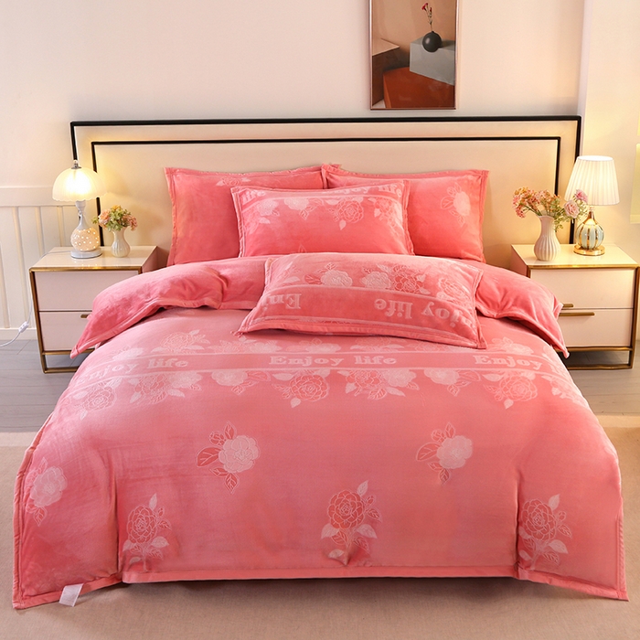 91家纺网 家纺一手货源 找家纺 小叮当家纺仓储工厂店 2025新款高克重8.5斤牛奶绒烂花绒雕花绒四件套 雕花-玫瑰-粉玉