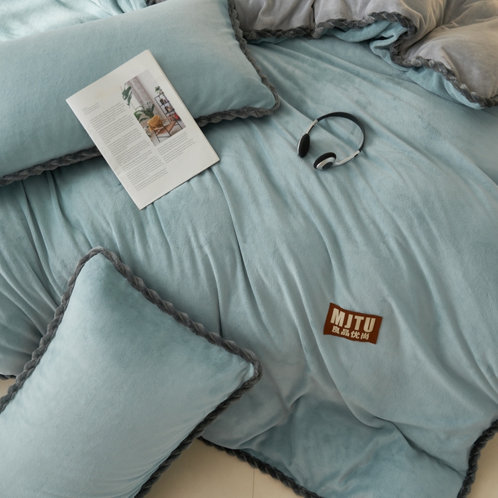 91家纺网 家纺一手货源 找家纺 晨曦家纺 2025新款加厚高克重230克日系简约小包边牛奶绒单被套 简约-宾利蓝灰