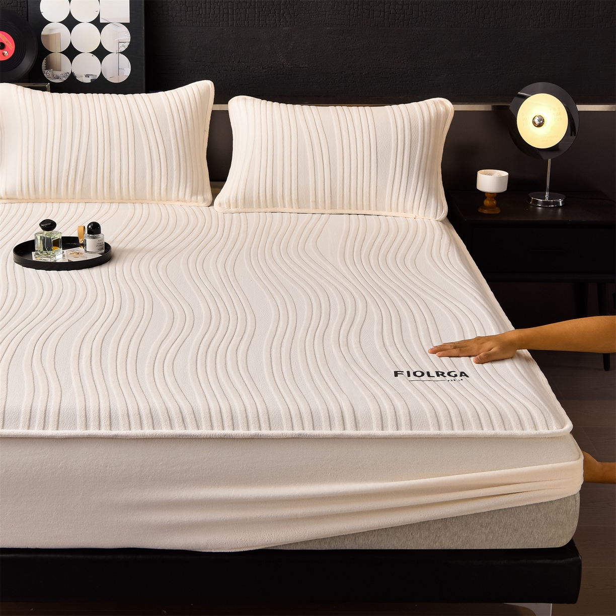 91家纺网 家纺一手货源 找家纺 （总）金鹰 2025新款剪花复合加厚牛奶绒床笠席梦思保护套床垫套