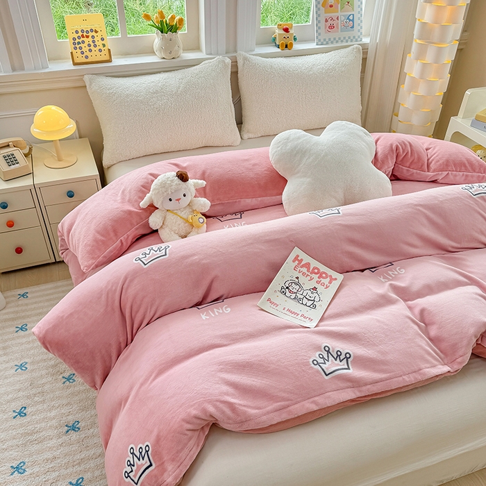 91家纺网 家纺一手货源 找家纺 （总）金盛纺 2025新款高克重牛奶绒印花系列单被套(可定制)