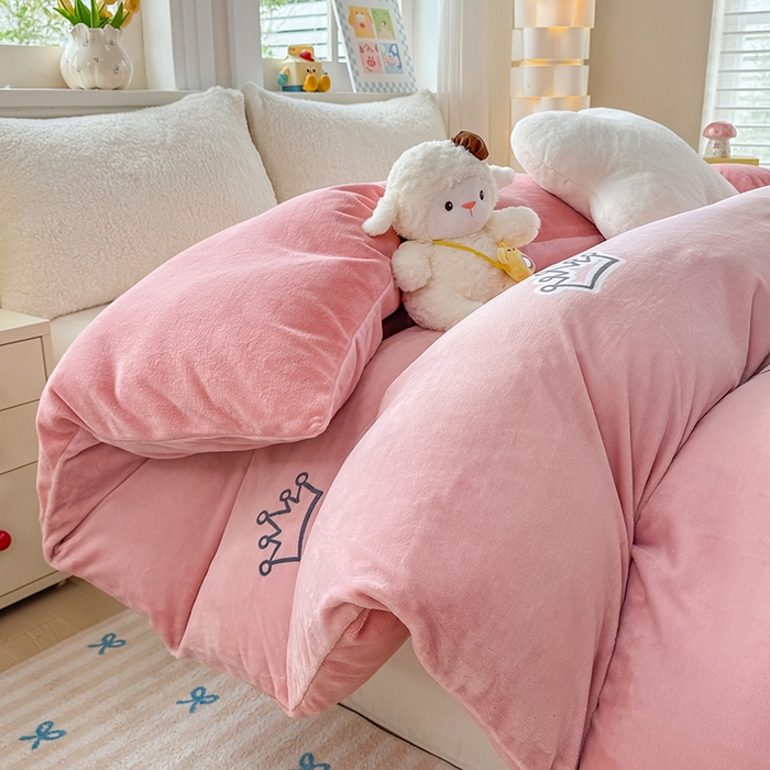 91家纺网 家纺一手货源 找家纺 （总）金盛纺 2025新款高克重牛奶绒印花系列单被套(可定制)