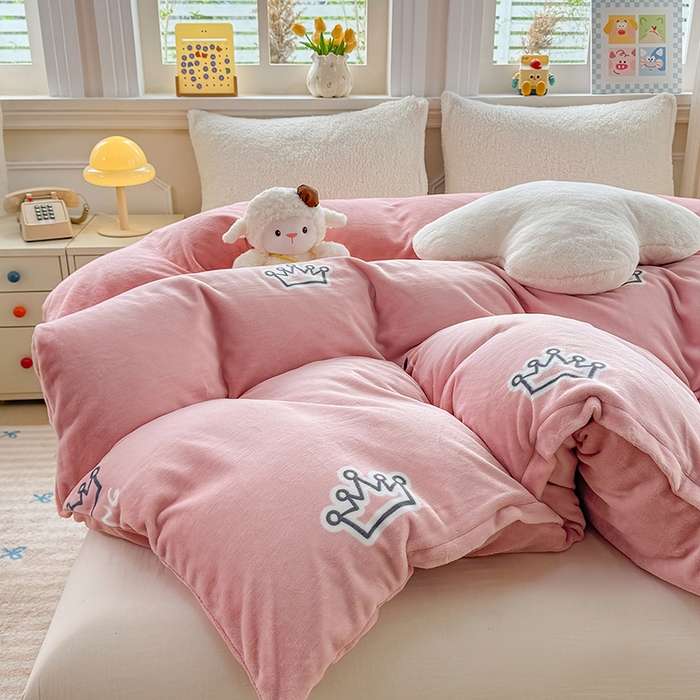 91家纺网 家纺一手货源 找家纺 （总）金盛纺 2025新款高克重牛奶绒印花系列单被套(可定制)