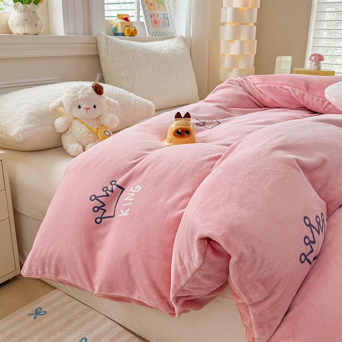 91家纺网 家纺一手货源 找家纺 （总）金盛纺 2025新款高克重牛奶绒印花系列单被套(可定制)