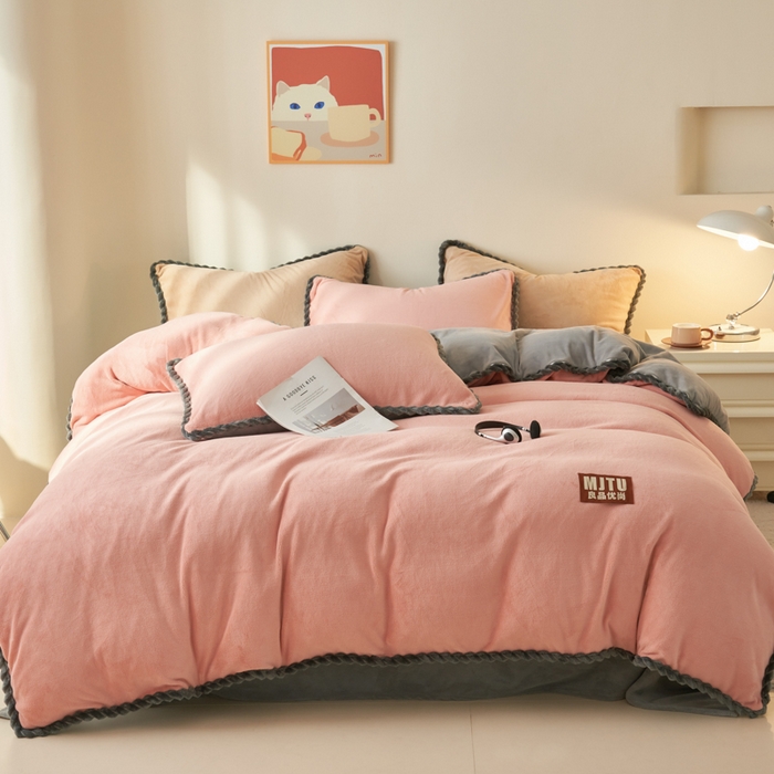 91家纺网 家纺一手货源 找家纺 晨曦家纺 2025新款加厚高克重230克日系简约小包边牛奶绒单被套 简约-豆沙浅灰