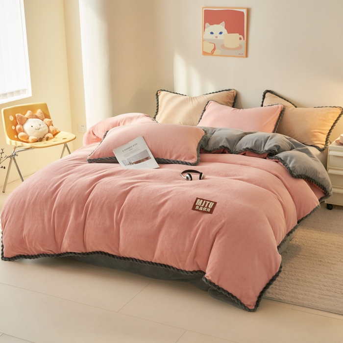 91家纺网 家纺一手货源 找家纺 晨曦家纺 2025新款加厚高克重230克日系简约小包边牛奶绒单被套 简约-豆沙浅灰