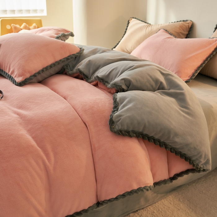 91家纺网 家纺一手货源 找家纺 晨曦家纺 2025新款加厚高克重230克日系简约小包边牛奶绒单被套 简约-豆沙浅灰