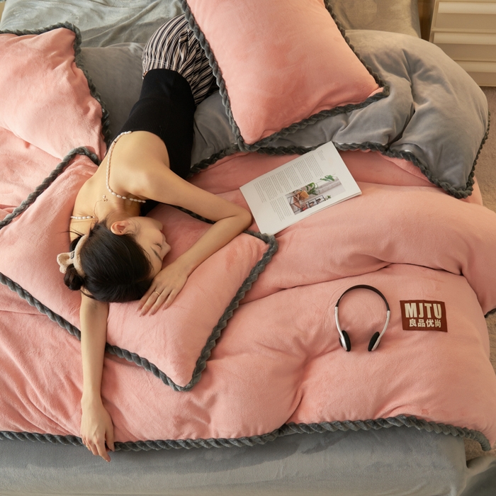 91家纺网 家纺一手货源 找家纺 晨曦家纺 2025新款加厚高克重230克日系简约小包边牛奶绒单被套 简约-豆沙浅灰