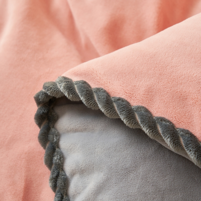 91家纺网 家纺一手货源 找家纺 晨曦家纺 2025新款加厚高克重230克日系简约小包边牛奶绒单被套 简约-豆沙浅灰