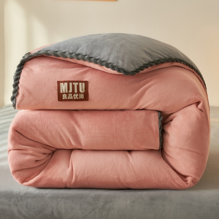 91家纺网 家纺一手货源 找家纺 晨曦家纺 2025新款加厚高克重230克日系简约小包边牛奶绒单被套 简约-豆沙浅灰