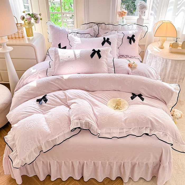 91家纺网 家纺一手货源 找家纺 逸尚阁 2025新款雕花牛奶绒绒梦恋四件套 绒梦恋-梦幻紫