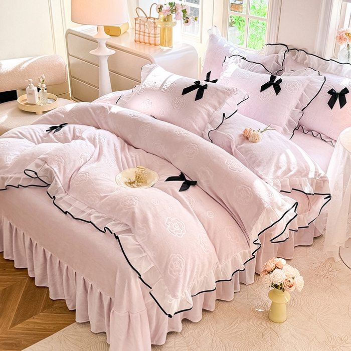 91家纺网 家纺一手货源 找家纺 逸尚阁 2025新款雕花牛奶绒绒梦恋四件套 绒梦恋-梦幻紫