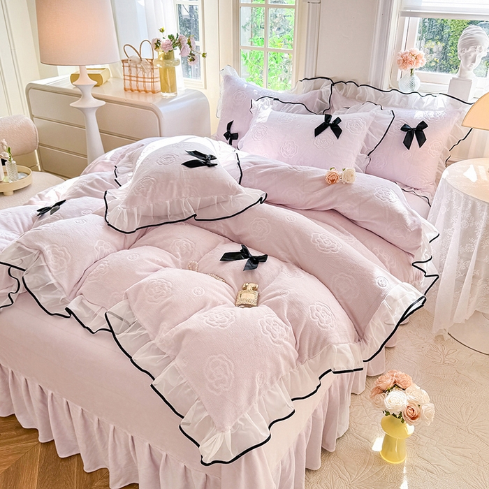 91家纺网 家纺一手货源 找家纺 逸尚阁 2025新款雕花牛奶绒绒梦恋四件套 绒梦恋-梦幻紫