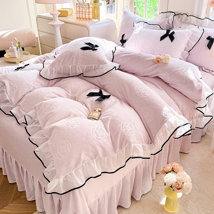 91家纺网 家纺一手货源 找家纺 逸尚阁 2025新款雕花牛奶绒绒梦恋四件套 绒梦恋-梦幻紫