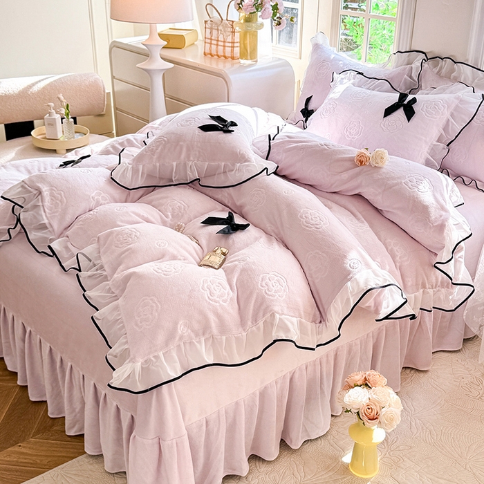 91家纺网 家纺一手货源 找家纺 逸尚阁 2025新款雕花牛奶绒绒梦恋四件套 绒梦恋-梦幻紫