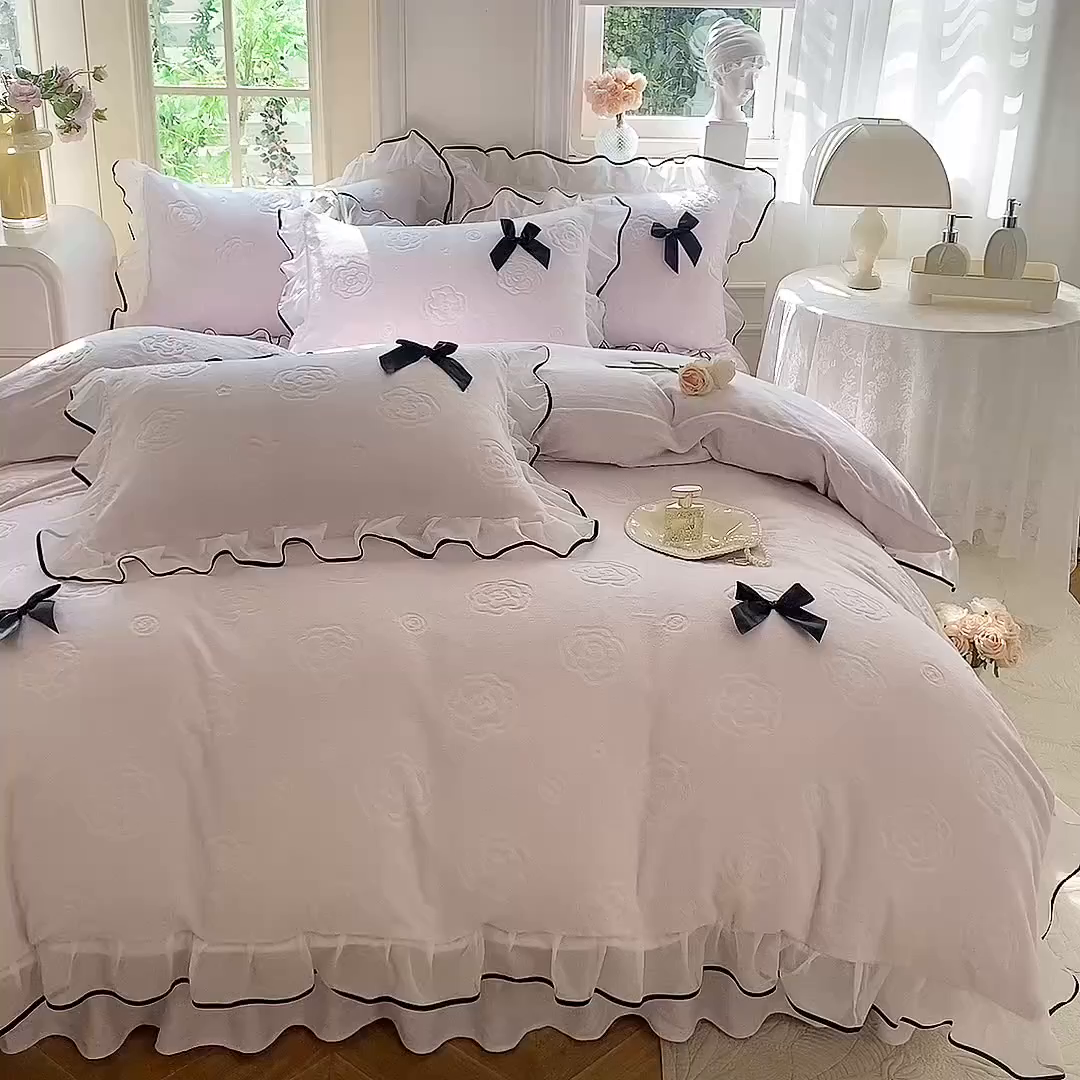 91家纺网 家纺一手货源 找家纺 逸尚阁 2025新款雕花牛奶绒绒梦恋四件套 绒梦恋-梦幻紫