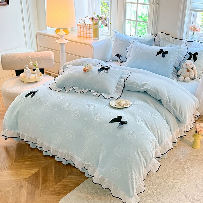 91家纺网 家纺一手货源 找家纺 逸尚阁 2025新款雕花牛奶绒绒梦恋四件套 绒梦恋-奶蓝色