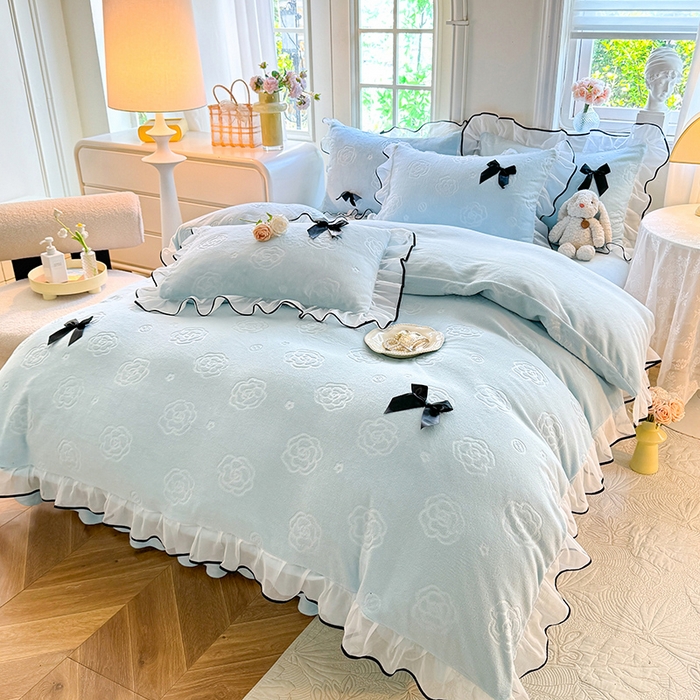 91家纺网 家纺一手货源 找家纺 逸尚阁 2025新款雕花牛奶绒绒梦恋四件套 绒梦恋-奶蓝色