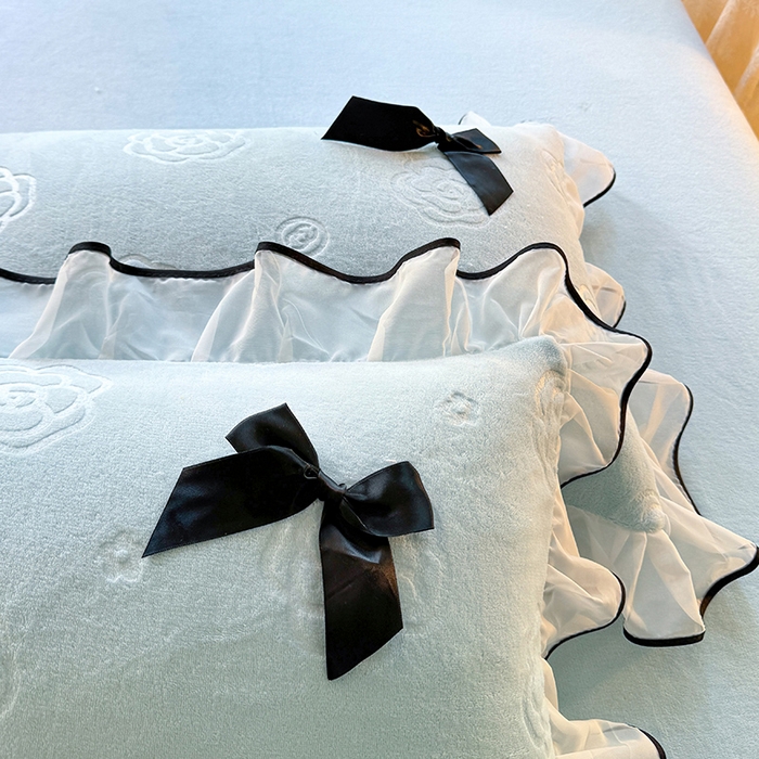 91家纺网 家纺一手货源 找家纺 逸尚阁 2025新款雕花牛奶绒绒梦恋四件套 绒梦恋-奶蓝色