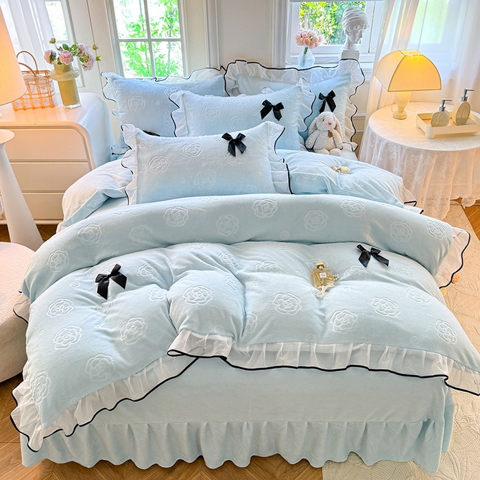 91家纺网 家纺一手货源 找家纺 逸尚阁 2025新款雕花牛奶绒绒梦恋四件套 绒梦恋-奶蓝色