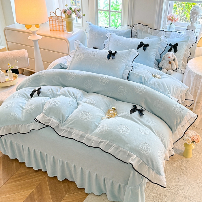 91家纺网 家纺一手货源 找家纺 逸尚阁 2025新款雕花牛奶绒绒梦恋四件套 绒梦恋-奶蓝色