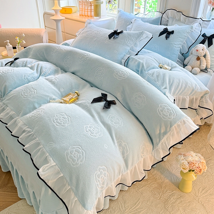 91家纺网 家纺一手货源 找家纺 逸尚阁 2025新款雕花牛奶绒绒梦恋四件套 绒梦恋-奶蓝色