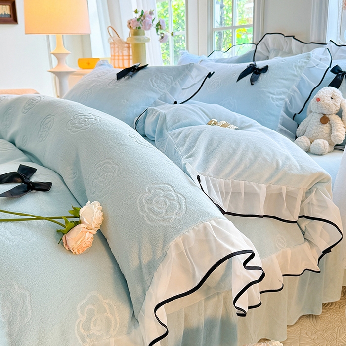 91家纺网 家纺一手货源 找家纺 逸尚阁 2025新款雕花牛奶绒绒梦恋四件套 绒梦恋-奶蓝色