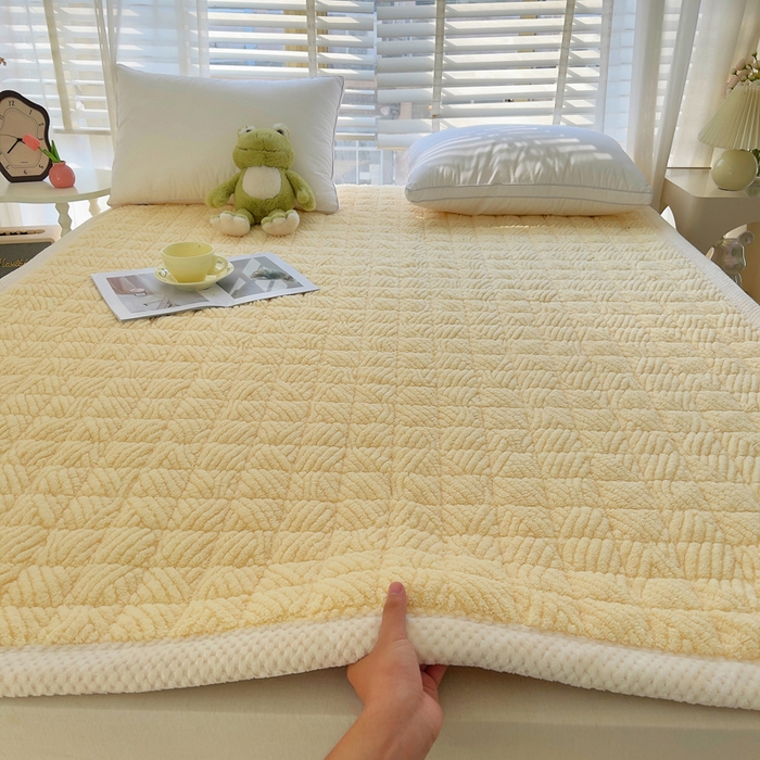 91家纺网 家纺一手货源 找家纺 小叮当家纺仓储工厂店 2025新款绒薄垫系列床护垫床垫垫子-薄垫绒系列 薄垫绒米黄