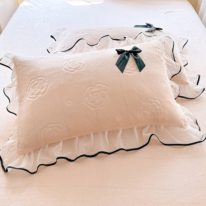 91家纺网 家纺一手货源 找家纺 逸尚阁 2025新款雕花牛奶绒绒梦恋四件套 绒梦恋-奶昔粉