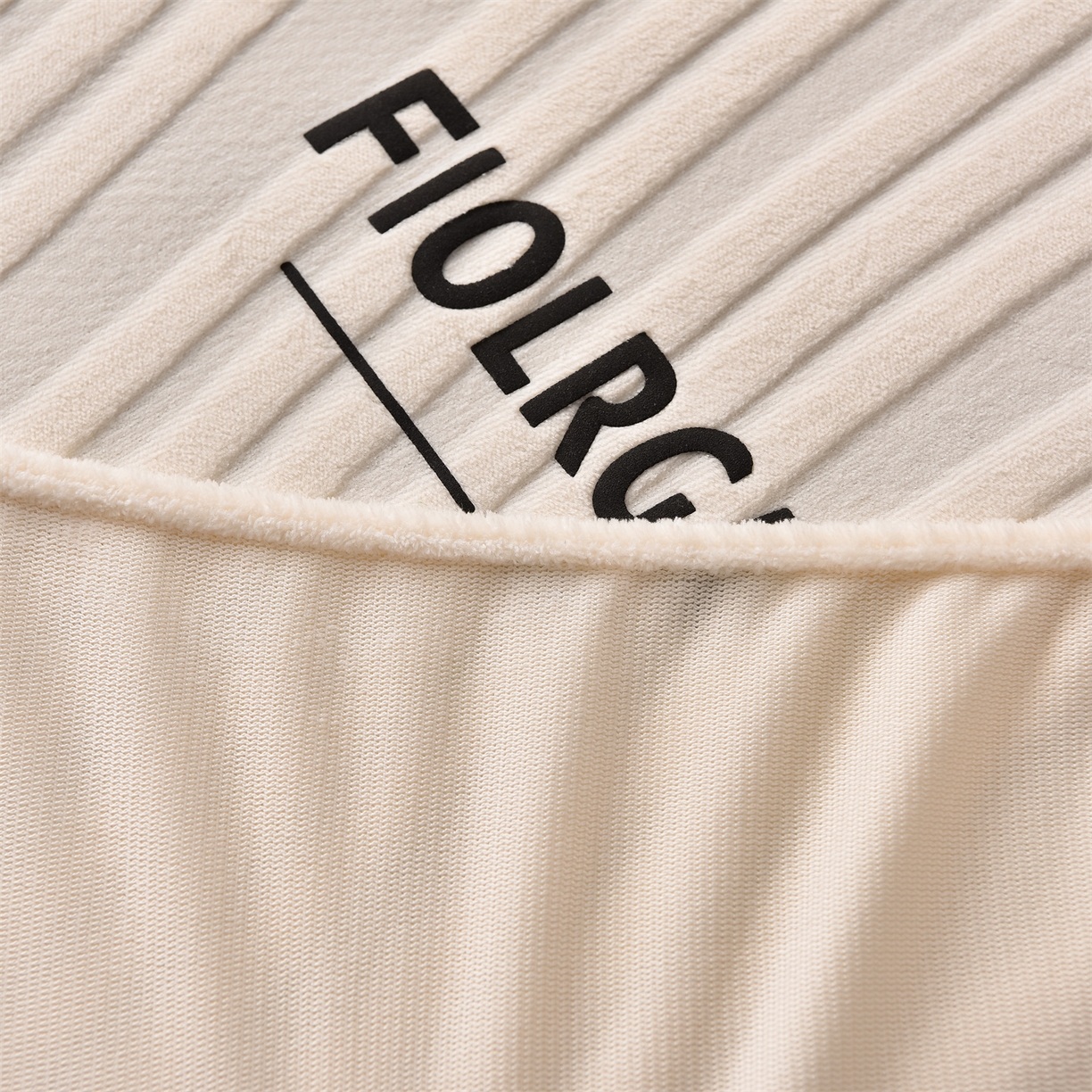 91家纺网 家纺一手货源 找家纺 金鹰 2025新款剪花复合加厚牛奶绒床笠席梦思保护套床垫套 曲线-奶白