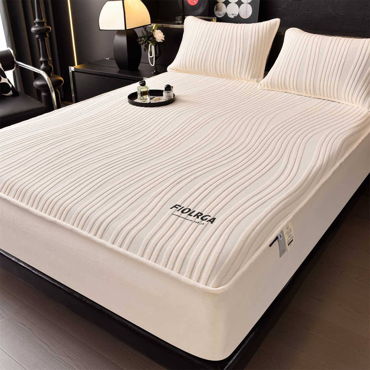 91家纺网 家纺一手货源 找家纺 金鹰 2025新款剪花复合加厚牛奶绒床笠席梦思保护套床垫套 曲线-奶白