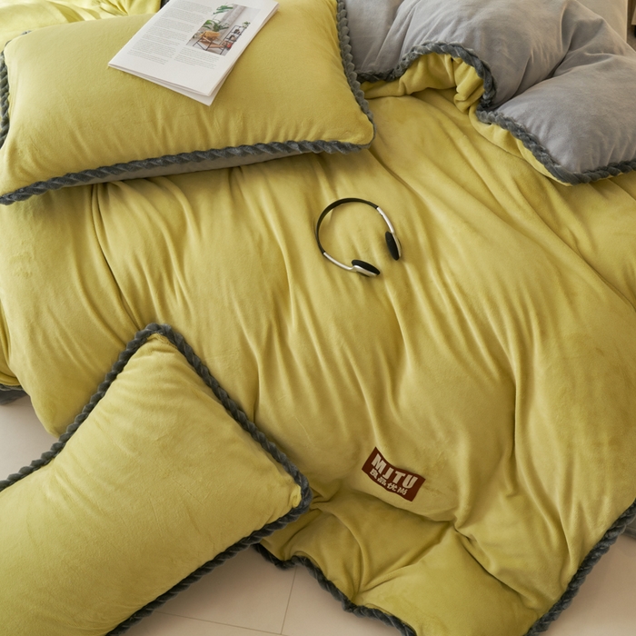 91家纺网 家纺一手货源 找家纺 晨曦家纺 2025新款加厚高克重230克日系简约小包边牛奶绒单被套 简约-苹果绿灰