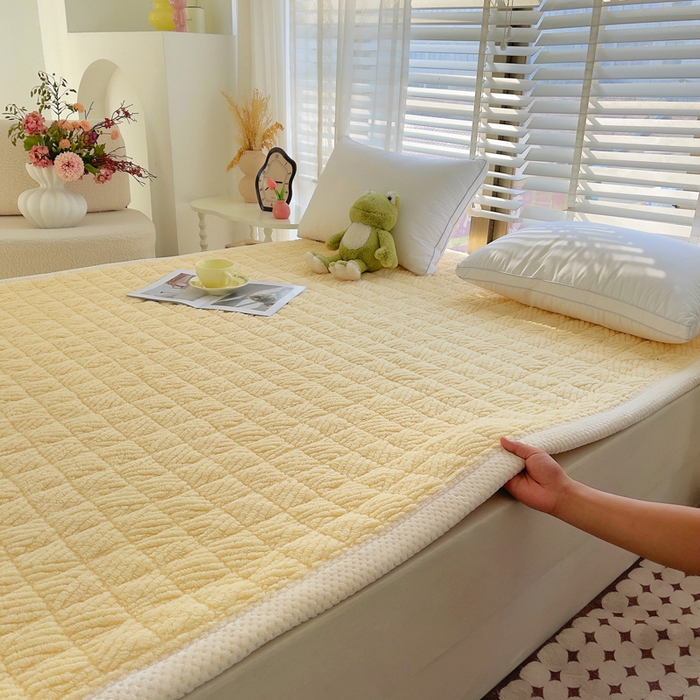 91家纺网 家纺一手货源 找家纺 小叮当家纺仓储工厂店 2025新款绒薄垫系列床护垫床垫垫子-薄垫绒系列 薄垫绒米黄