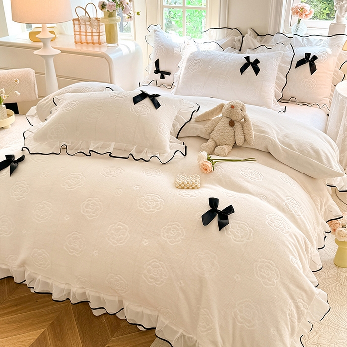 91家纺网 家纺一手货源 找家纺 逸尚阁 2025新款雕花牛奶绒绒梦恋四件套 绒梦恋-牛奶白