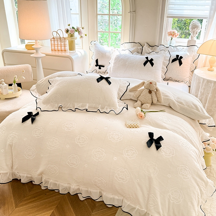 91家纺网 家纺一手货源 找家纺 逸尚阁 2025新款雕花牛奶绒绒梦恋四件套 绒梦恋-牛奶白