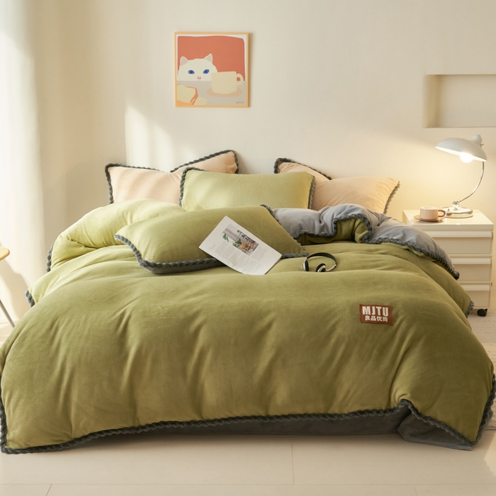 91家纺网 家纺一手货源 找家纺 晨曦家纺 2025新款加厚高克重230克日系简约小包边牛奶绒单被套 简约-浅绿浅灰