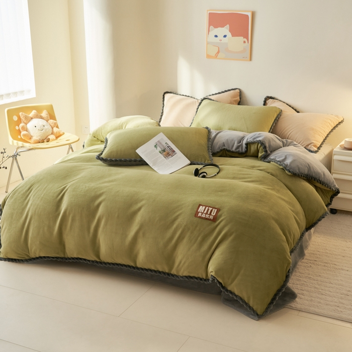 91家纺网 家纺一手货源 找家纺 晨曦家纺 2025新款加厚高克重230克日系简约小包边牛奶绒单被套 简约-浅绿浅灰