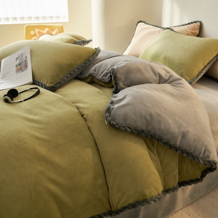 91家纺网 家纺一手货源 找家纺 晨曦家纺 2025新款加厚高克重230克日系简约小包边牛奶绒单被套 简约-浅绿浅灰