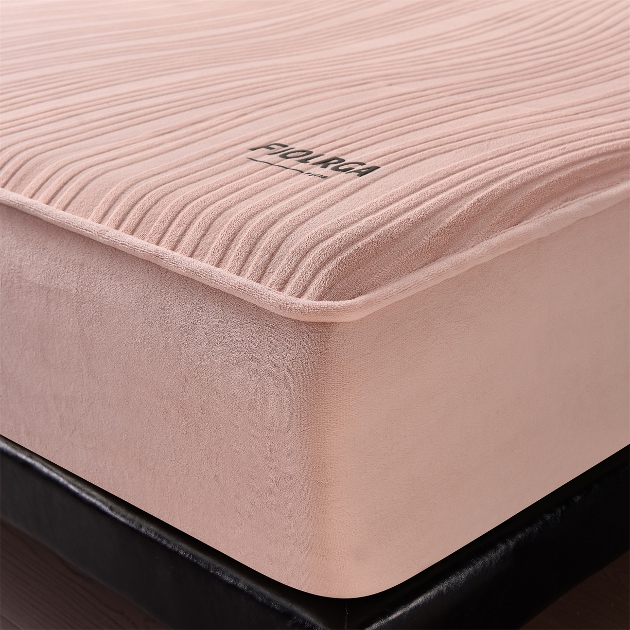 91家纺网 家纺一手货源 找家纺 金鹰 2025新款剪花复合加厚牛奶绒床笠席梦思保护套床垫套 曲线-粉色