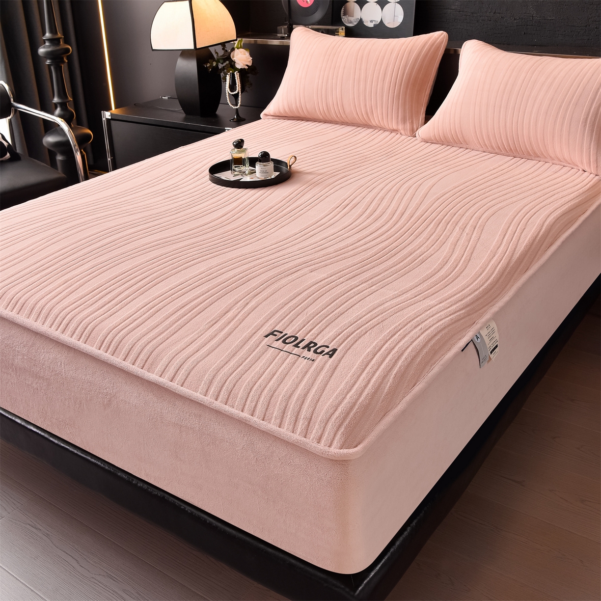 91家纺网 家纺一手货源 找家纺 金鹰 2025新款剪花复合加厚牛奶绒床笠席梦思保护套床垫套 曲线-粉色