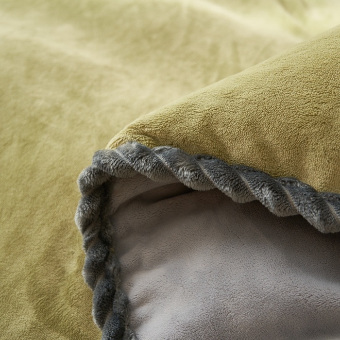 91家纺网 家纺一手货源 找家纺 晨曦家纺 2025新款加厚高克重230克日系简约小包边牛奶绒单被套 简约-浅绿浅灰