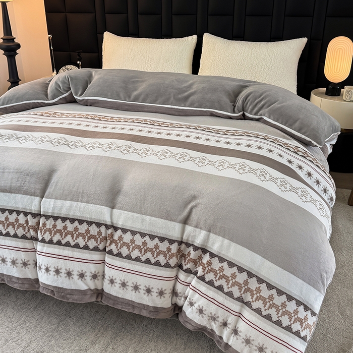 91家纺网 家纺一手货源 找家纺 金盛纺 2025新款高克重牛奶绒印花系列单被套(可定制) 流光