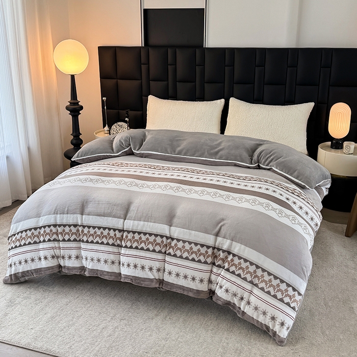 91家纺网 家纺一手货源 找家纺 金盛纺 2025新款高克重牛奶绒印花系列单被套(可定制) 流光