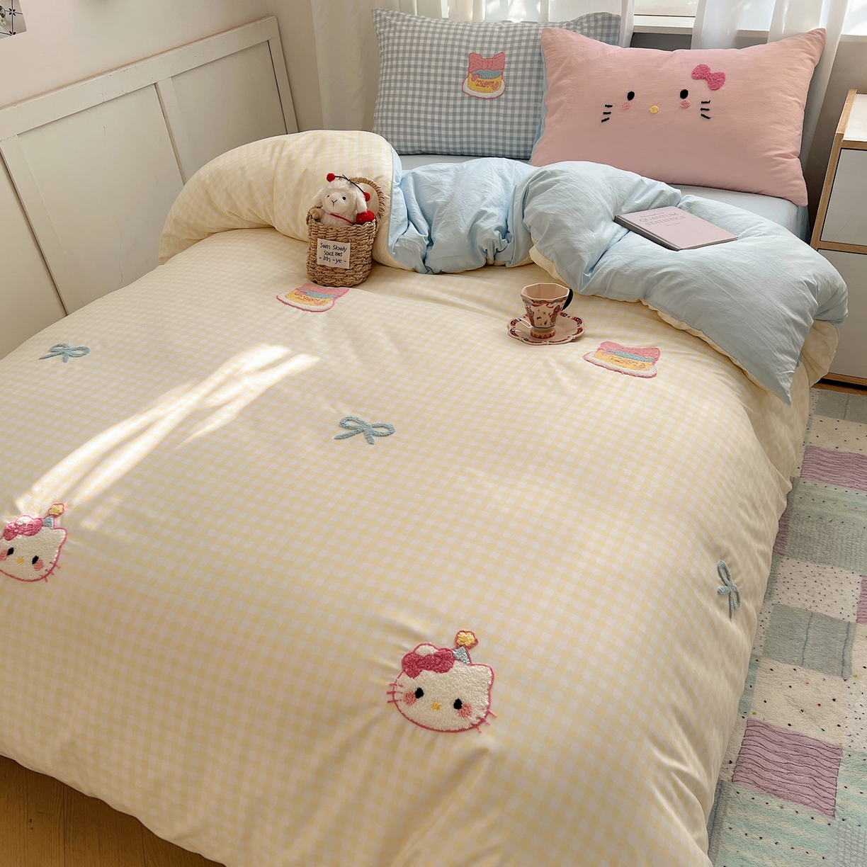 91家纺网 家纺一手货源 找家纺 顾里家纺 2025新款格子奶系蛋糕猫云朵棉毛巾绣套件 黄格蛋糕猫